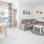 A Pie De Todo, Luz, Balcon Y Playa En Tossa Apartament