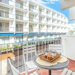 A Pie De Todo, Luz, Balcon Y Playa En Tossa Apartament *